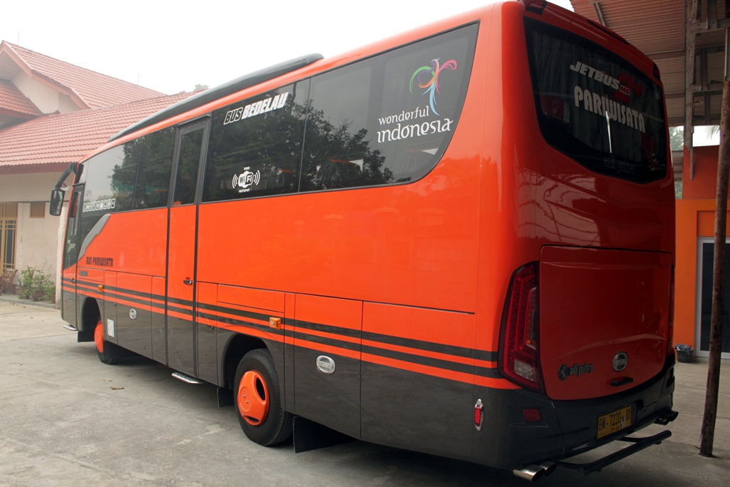 Revolusi Kenyamanan: Melihat Lebih Dekat Bus Pariwisata Medium Terbaru