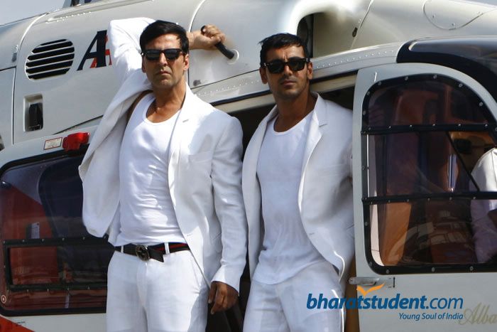 http://3.bp.blogspot.com/-PczDLlOH2Pc/TrEmUn5KfrI/AAAAAAAAAeI/7Yboe17wP_Q/s1600/desi-boyz_005.jpg