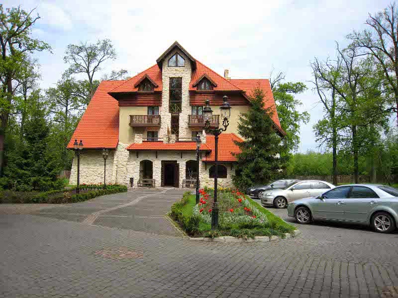 http://lvivalive.com/park-hotel-drevny-grad