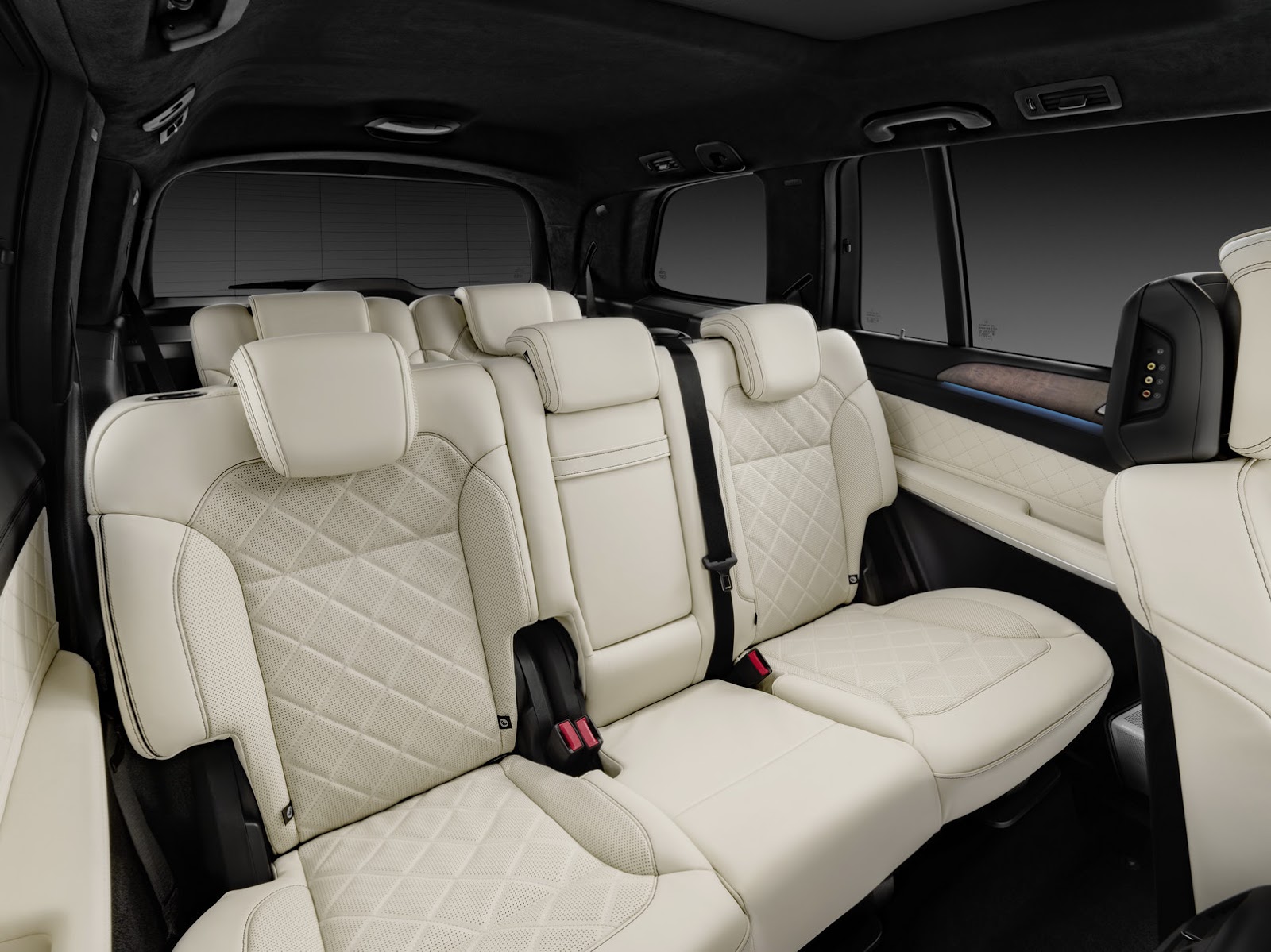 2017-Mercedes-GLS-25.jpg