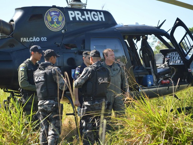 Fazenda é reintegrada por policiais com apoio de helicóptero, em RO