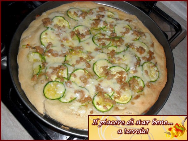 Il Piacere Di Star Bene A Tavola Pizza Bianca Con Zucchine E Tonno