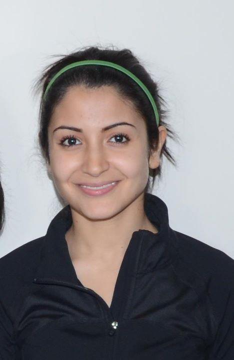 Anushka Sharma in rajkot with no makeup - Anushka Sharma without makeup in rajkot