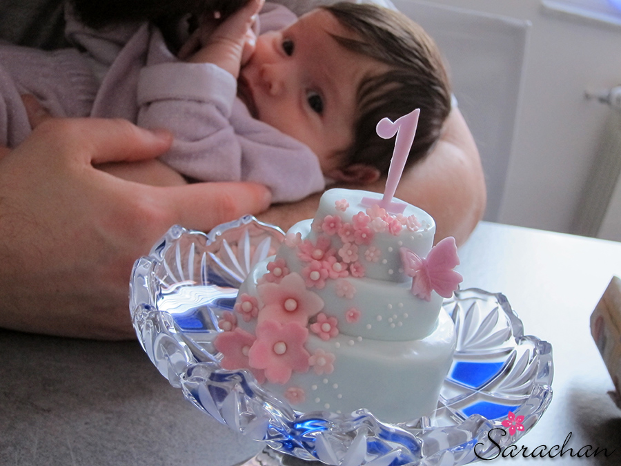 Bloggoloso: Una mini cake per una mini bimba
