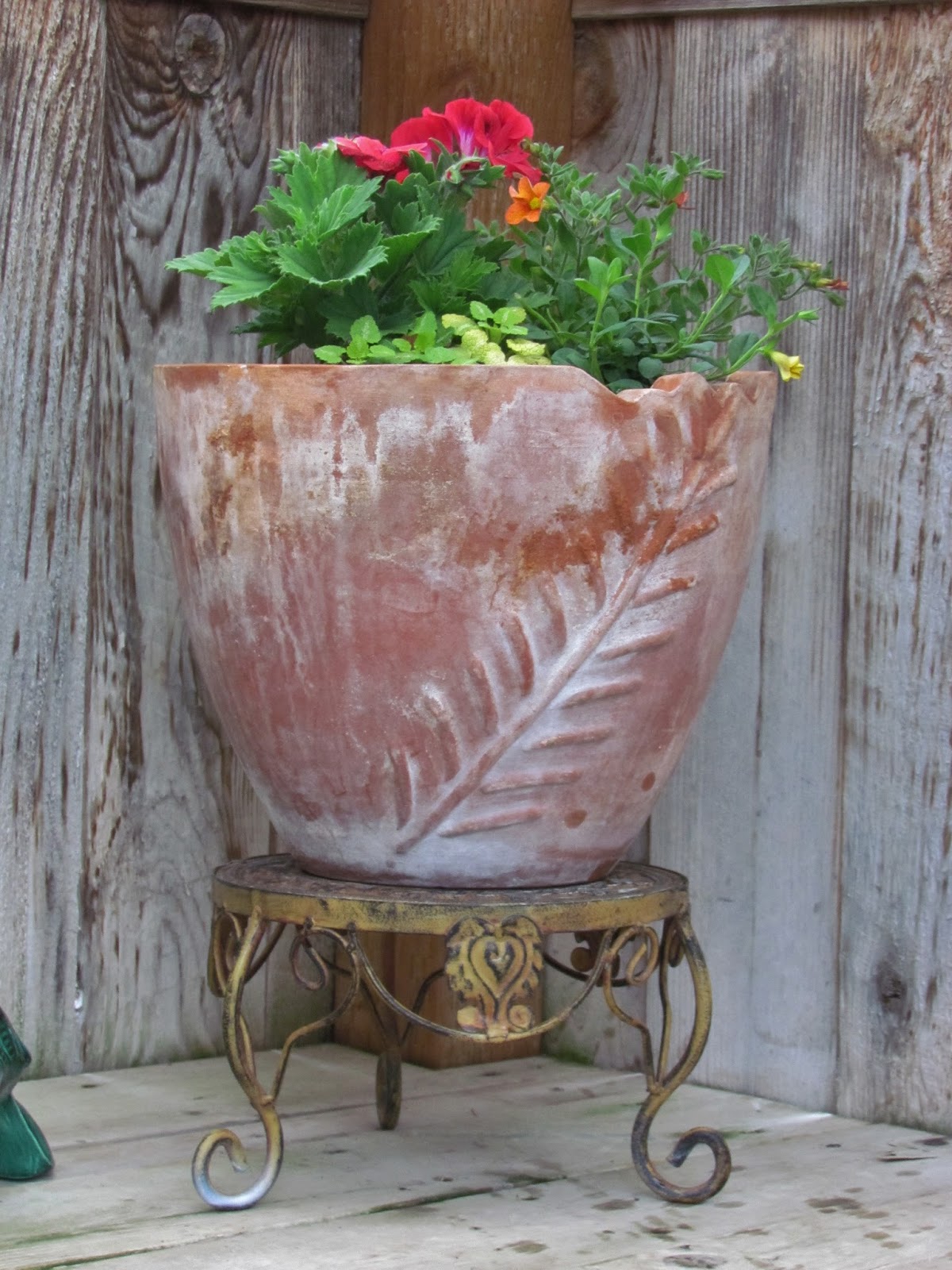 The Hoge Homestead Plants, Pots, digging in the dirt!