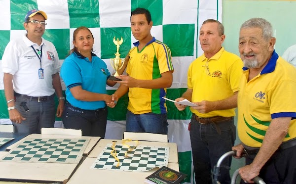 En Ciudad Bolívar” Explosión Ajedrecística en el Liceo Nacional “Dr. Columbo Silva Bolívar En Ciudad Bolívar” Explosión Ajedrecística en el Liceo Nacional “Dr. Columbo Silva Bolívar