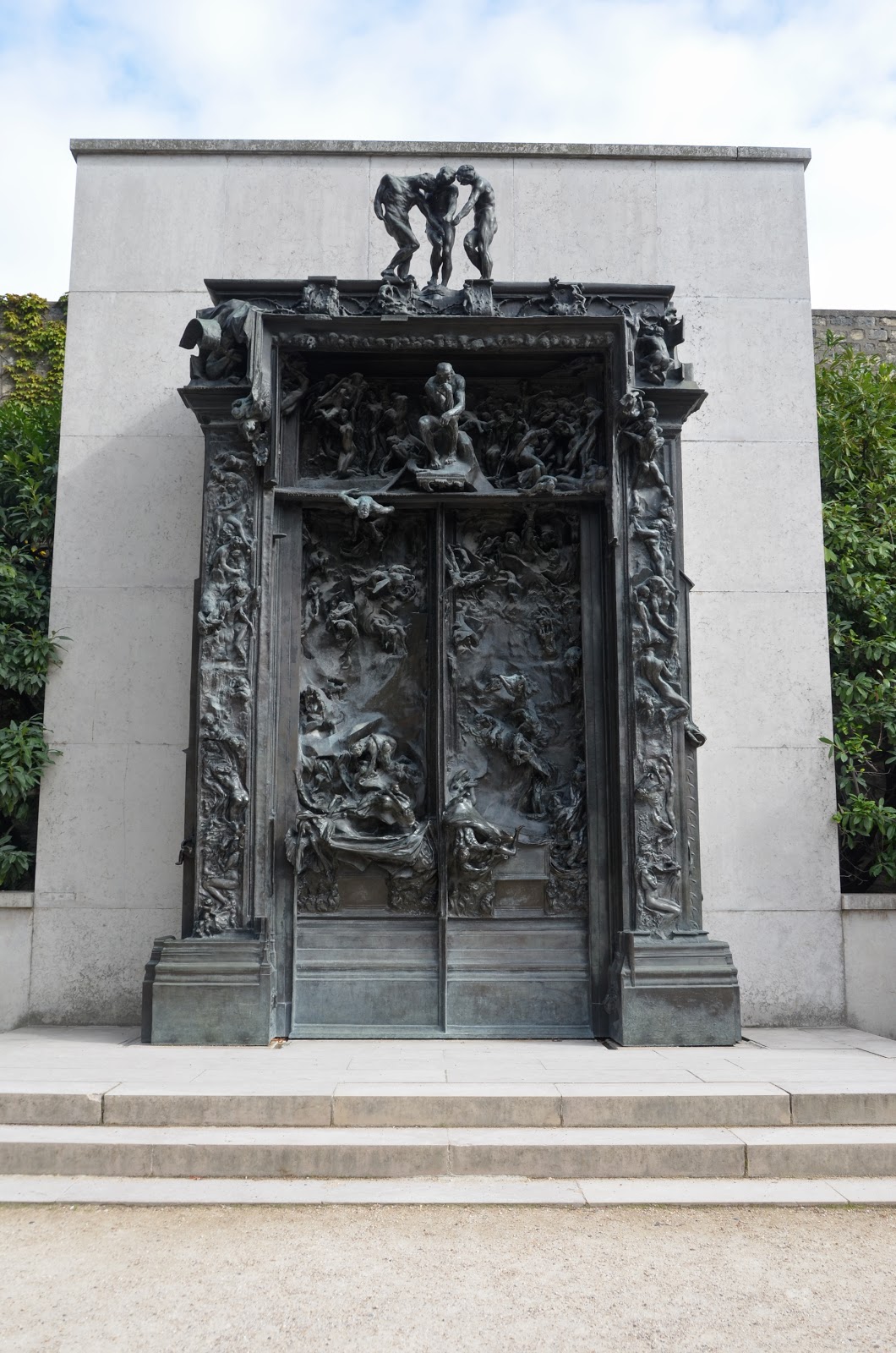 Suitcase and World The Musées d'Orsay and Rodin.