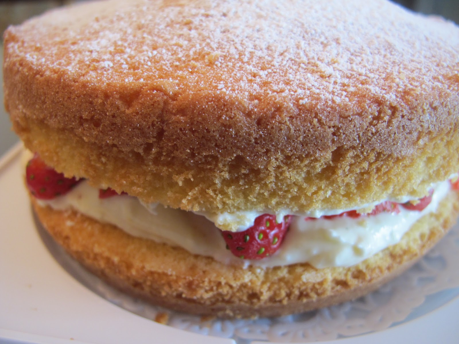 Food & Travel with Maria Basic vanilla Victoria sponge cake