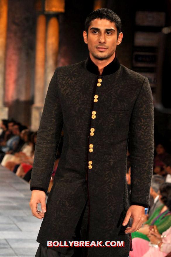 Prateik Babbar - (26) - Manish Malhotra 'Mijwan-Sonnets in Fabric' fashion show Photos