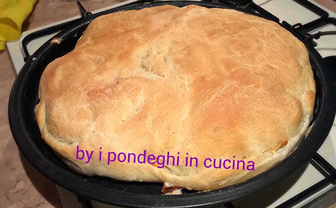 FOCACCIA MORBIDA DI YOGURT CON STRACCHINO E MORTADELLA