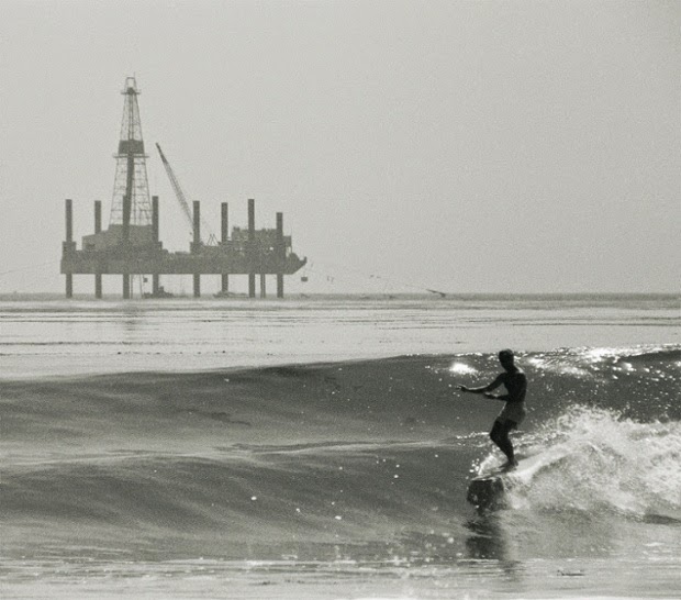 Reynolds Yater berselancar di Cojo Point, California, in 1961. Reynolds Yater berselancar di Cojo Point, California, in 1961.