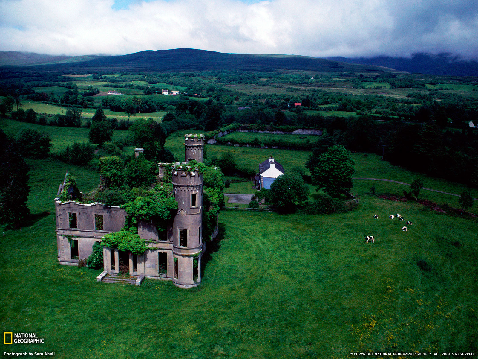 http://3.bp.blogspot.com/-PlLIO4N2ygI/UWvTeY2kEpI/AAAAAAAABkM/eWhMtHtlnJY/s1600/3533_1600x1200-wallpaper-Castle-Near-Kilgarvan-Ireland.jpg