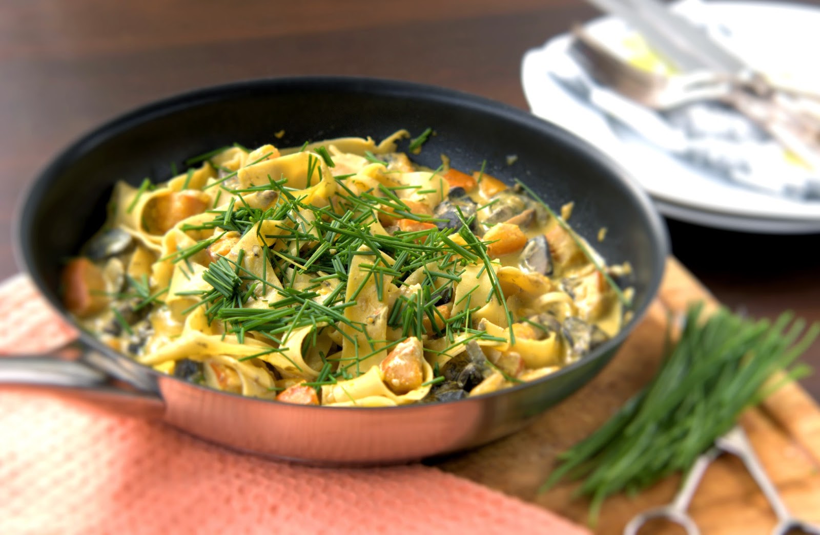 Pappardelle z leśnymi grzybami i dynią w sosie serowotymiankowym