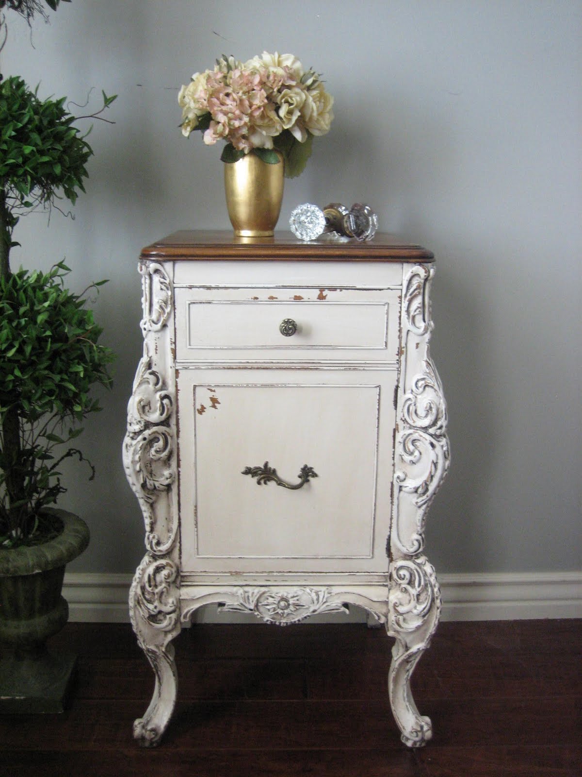 European Paint Finishes: Ornate Bedroom Set ~