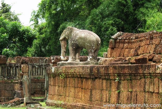 East-Mebon-Templo-Isla-Angkor-7