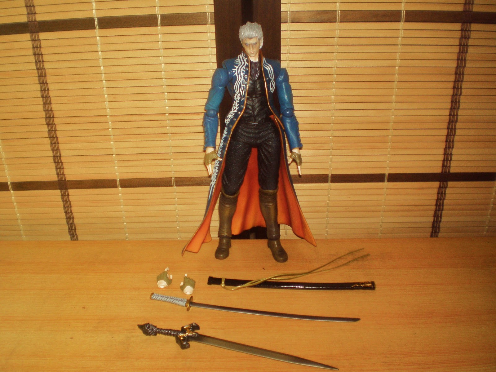 Angels and Summer: Play Arts Kai Dante - Devil May Cry 3 and 4 Comparative  Review
