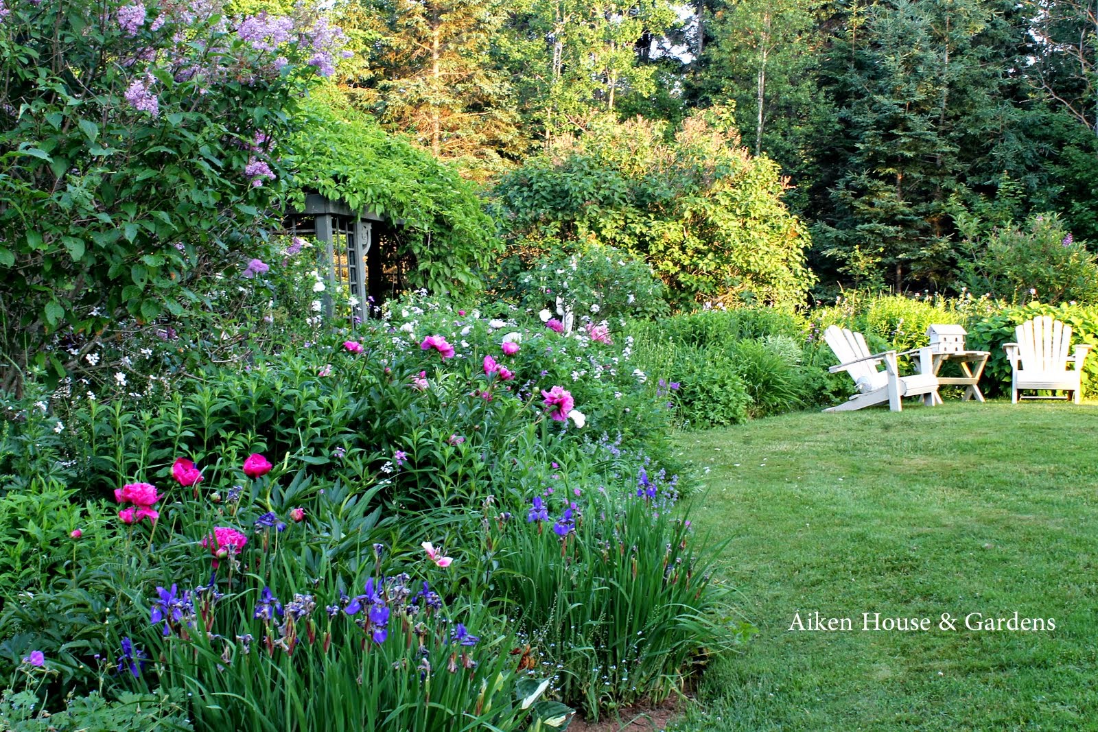 Aiken House & Gardens: In an English Country Garden