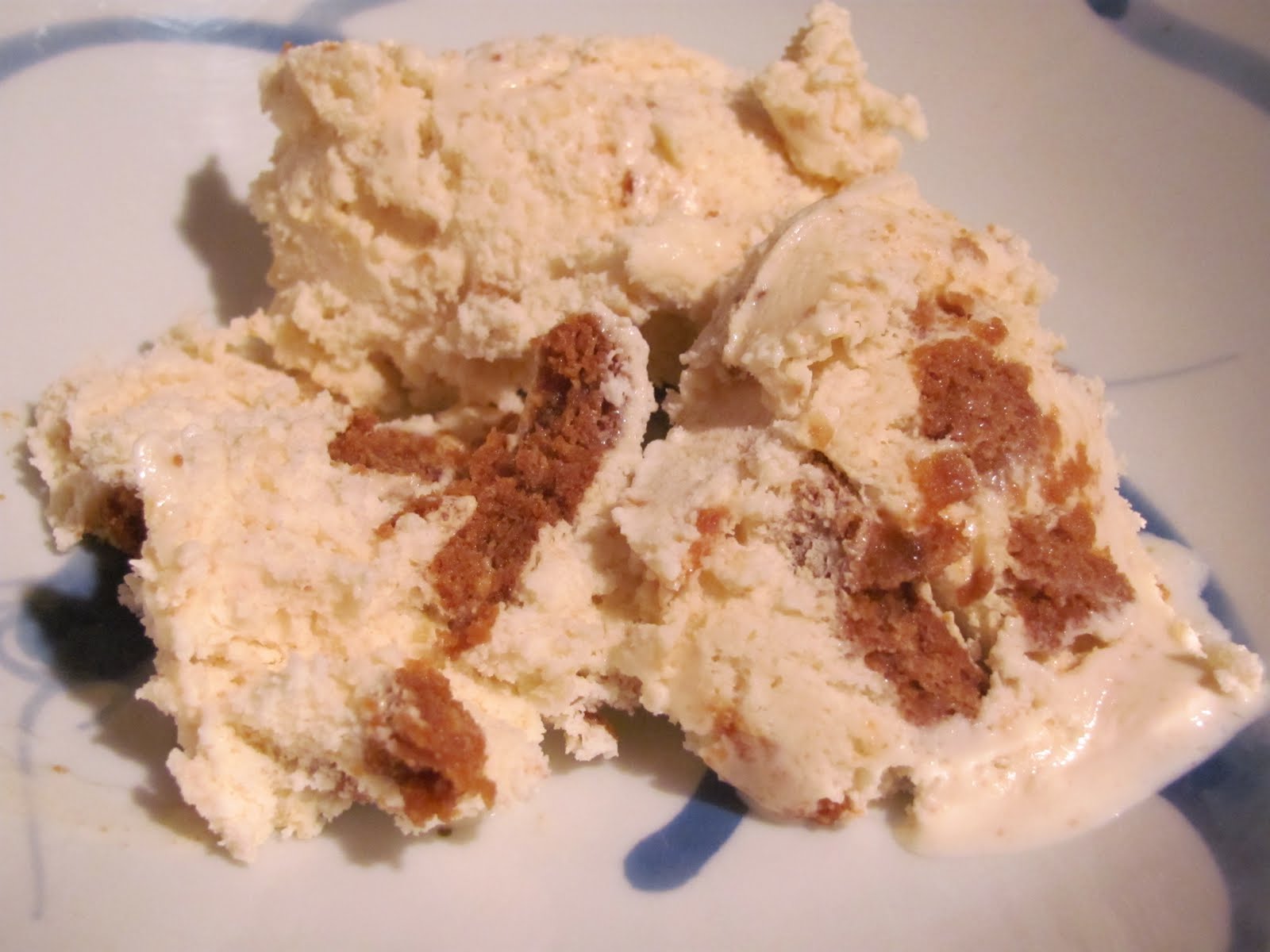 Foodette Reviews Trader Joe's Lemon and Triple Ginger Snap Ice Cream