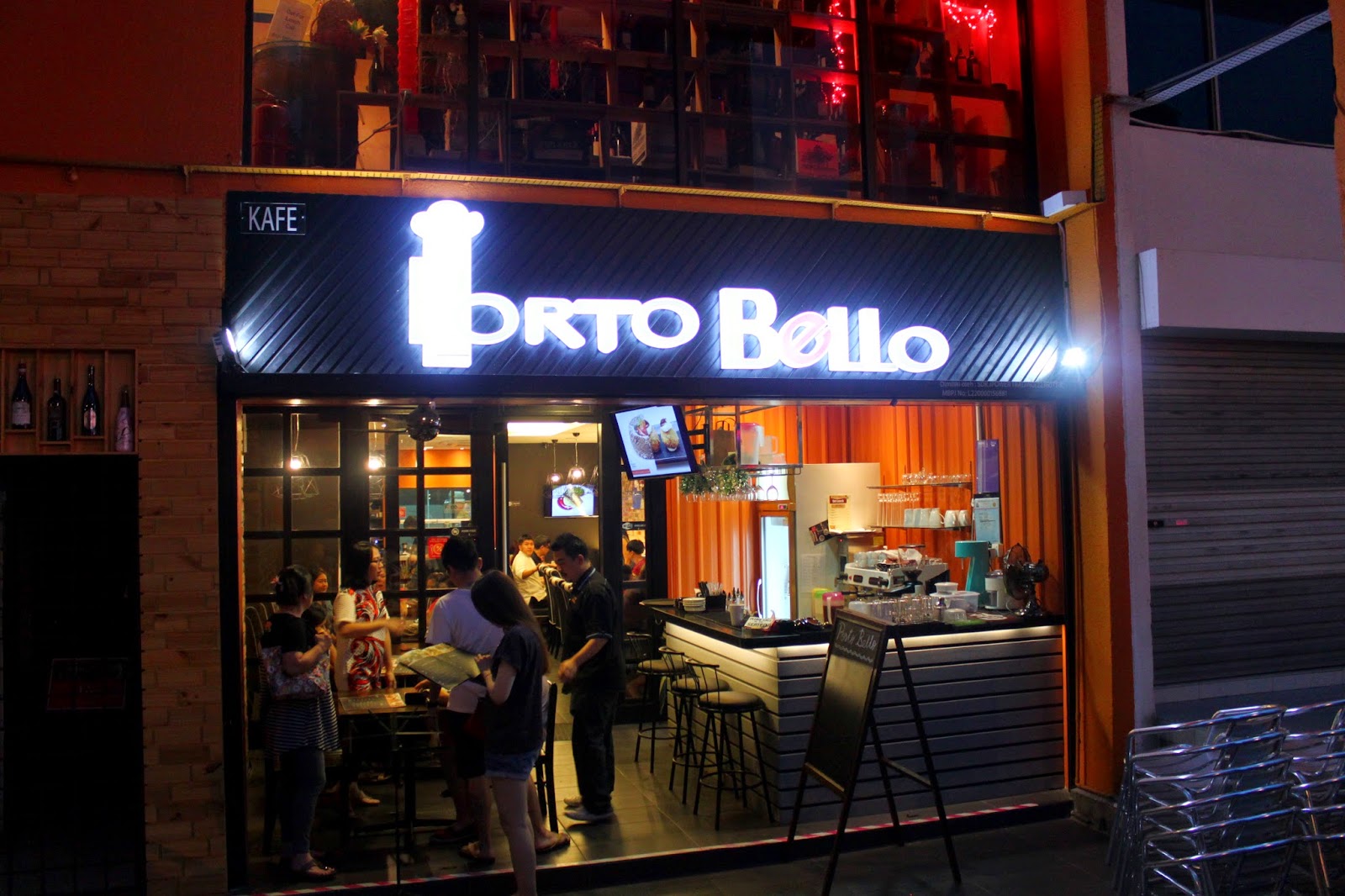 Porto Bello Cafe Uptown Damansara f i n d i n g // f a t s
