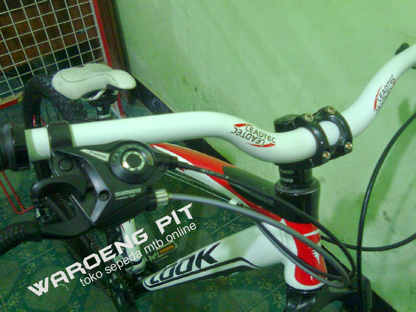 jual sepeda gunung mtb bekas look putih merah hitam full bike harga terjangkau dengan spare part suku cadang lumayan xc country  waroengpit 4