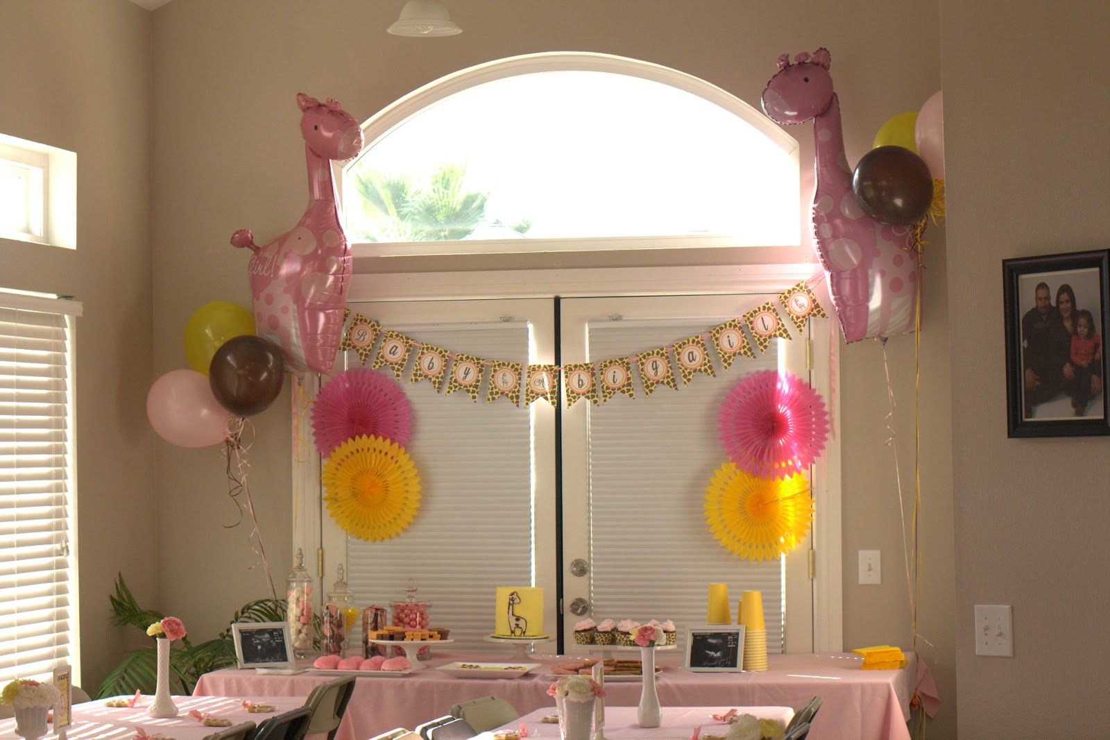 Pastel Cake Design Pink And Yellow Giraffe Baby Shower