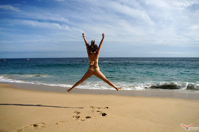 Фото в бикини красивой брюнетки Николь на одном из пляжей