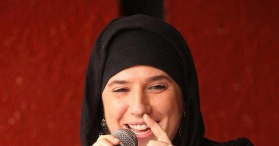 Penyanyi Rap Wanita Perancis Peluk Islam 