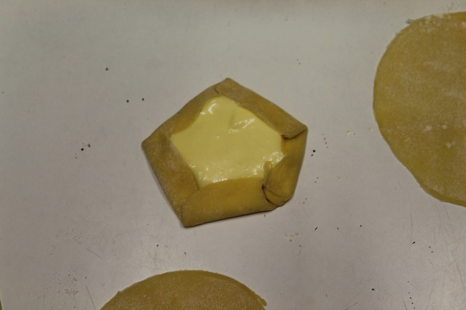 le tenere dolcezze di resy Quesadillas di Quito e cioccolata in tazza