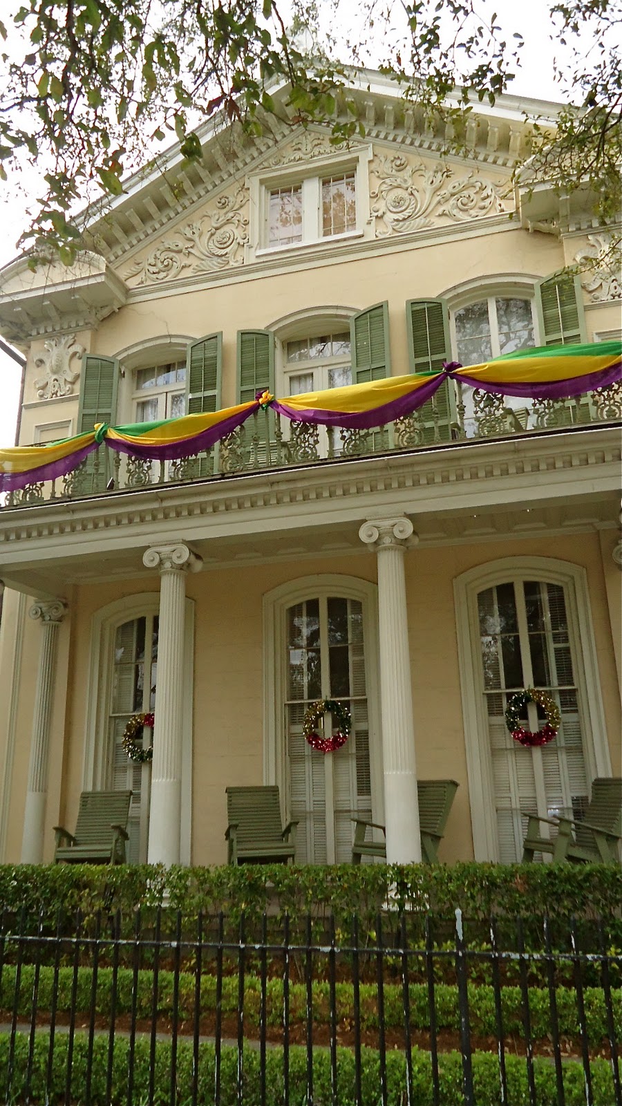 T H E V I S U A L V A M P Decorate Your House For Mardi Gras
