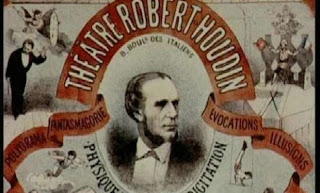 نقره لتكبير أو تصغير الصورة ونقرتين لعرض الصورة في صفحة مستقلة بحجمها الطبيعي