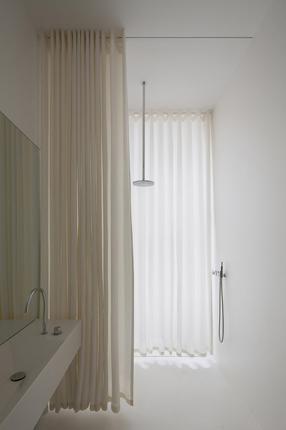 White bathroom curtains  | Atheorem