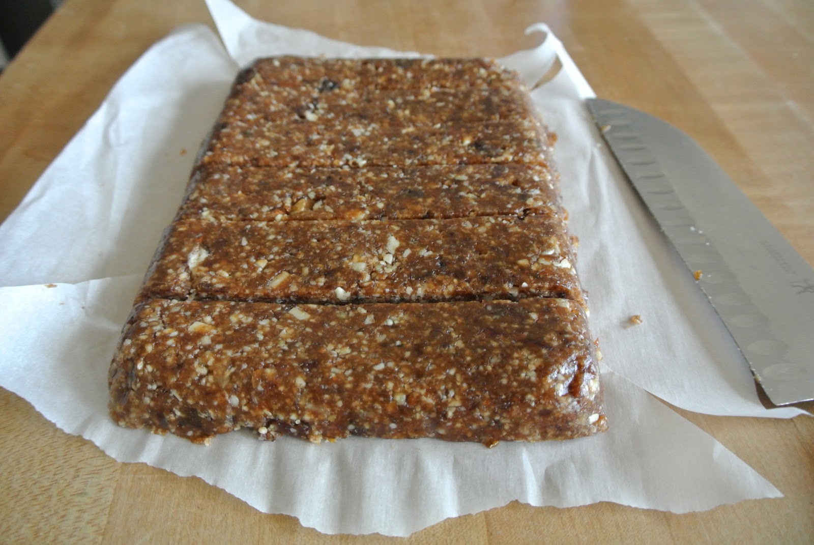 Mom, What's For Dinner? Raw Vegan Cinnamon Roll Larabars