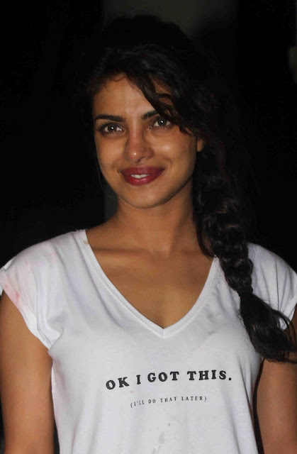 Priyanka Chopra Looks Super Sexy In Ripped Jeans On Her 33rd Birthday Party