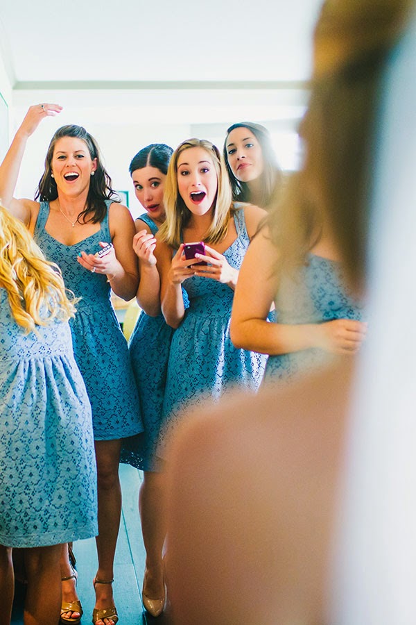 madrinhas veem a noiva pronta madrinhas e noiva