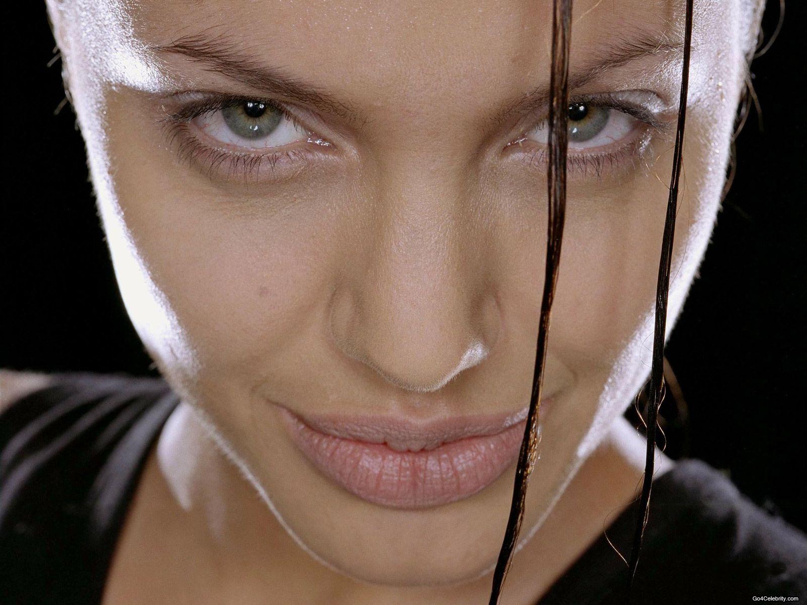 http://3.bp.blogspot.com/-Q41eAENl5kE/UBTlJA-xT9I/AAAAAAAAMbs/0JOUSWsZ1lA/s1600/Angelina-Jolie-276.jpg
