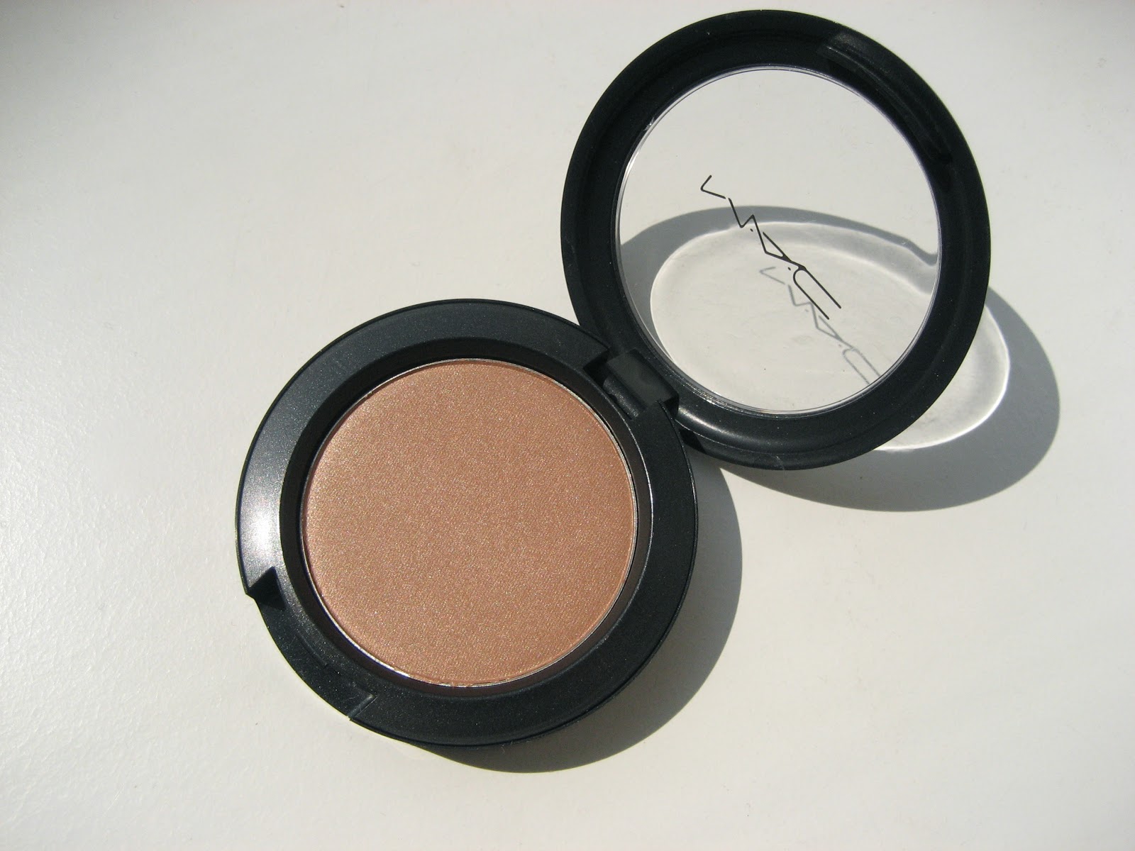 delicate hummingbird. MAC Trace Gold.