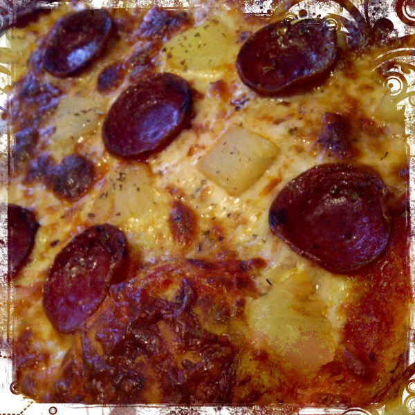 Potless Pepperoni and Pineapple Deep Pan Pizza