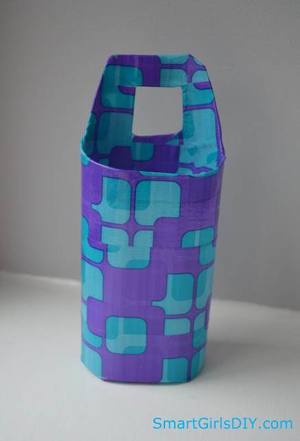 how to make duct tape and crystal light recycled cell phone charging station