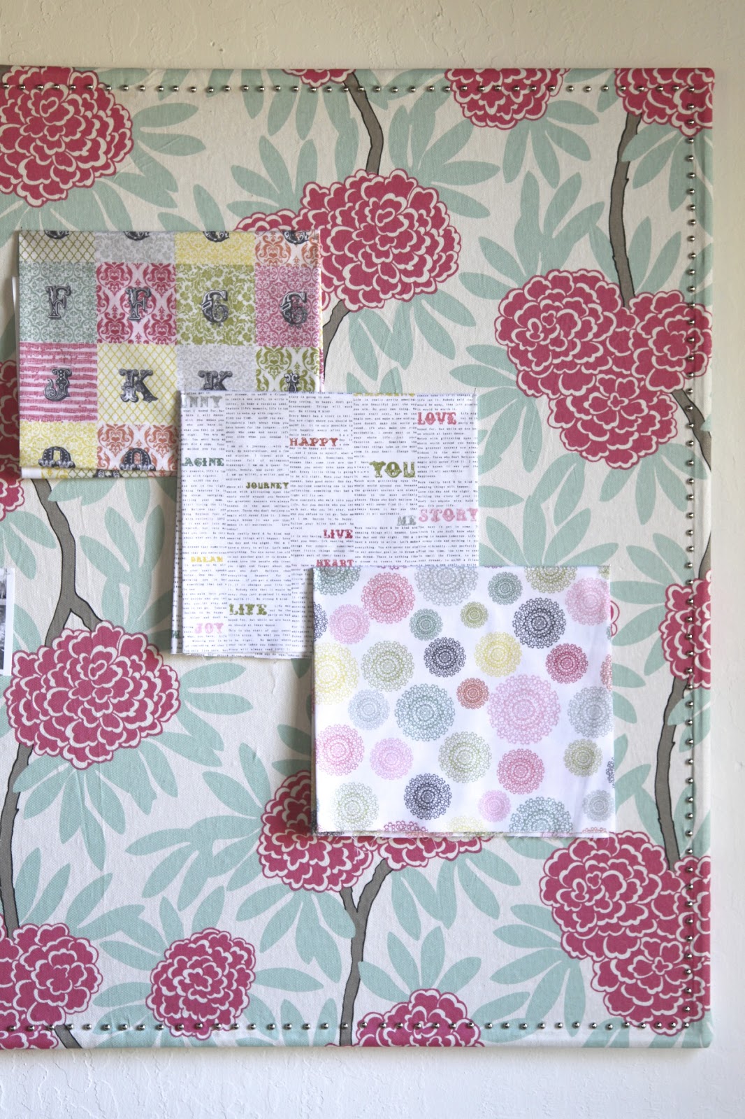 Oh. THAT Annelie... DIY Project Fabric Wrapped Pin Board with Nail Trim