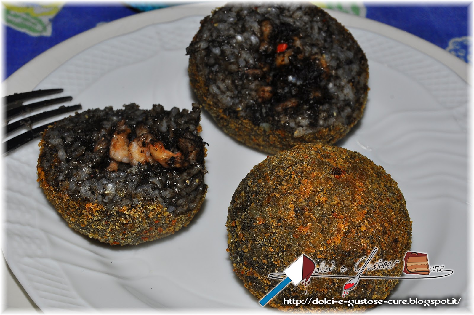 Dolci e Gustose Cure ARANCINI AL NERO DI SEPPIA CON GAMBERI E TRIGLIE