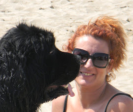 Ana con Lagun en la playa