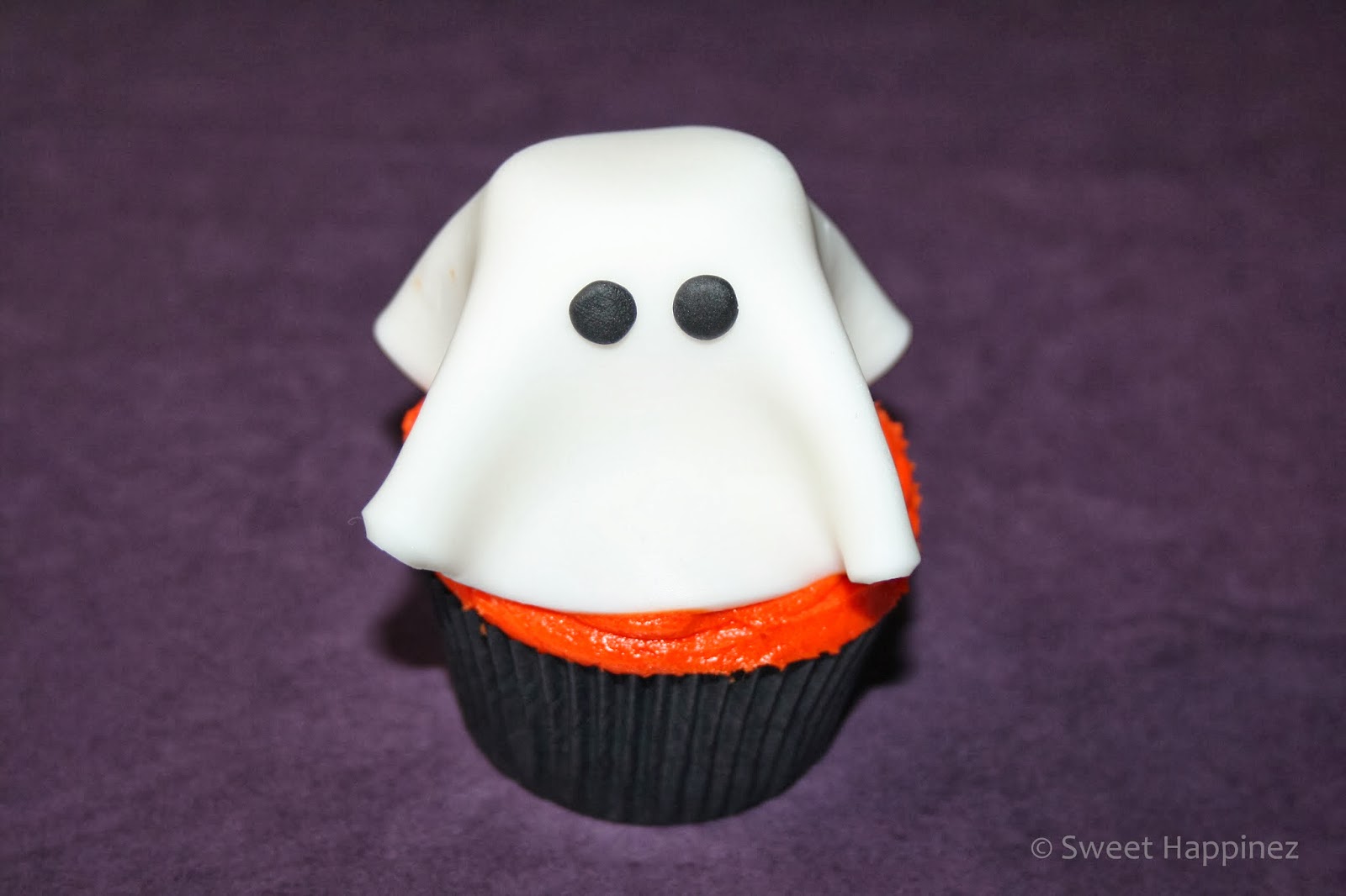 http://3.bp.blogspot.com/-Q8d-diuvXhw/Ul-9Vg2whEI/AAAAAAAAAlw/Je7PxcFwdUI/s1600/Ghost+Cupcakes+3.JPG