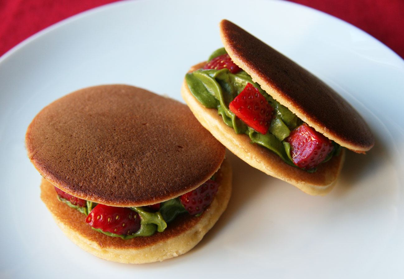COOKING WITH JAPANESE GREEN TEA Dorayaki with Matcha cream & fresh strawberry