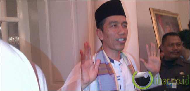 Berpakaian baju Betawi Berpakaian baju Betawi