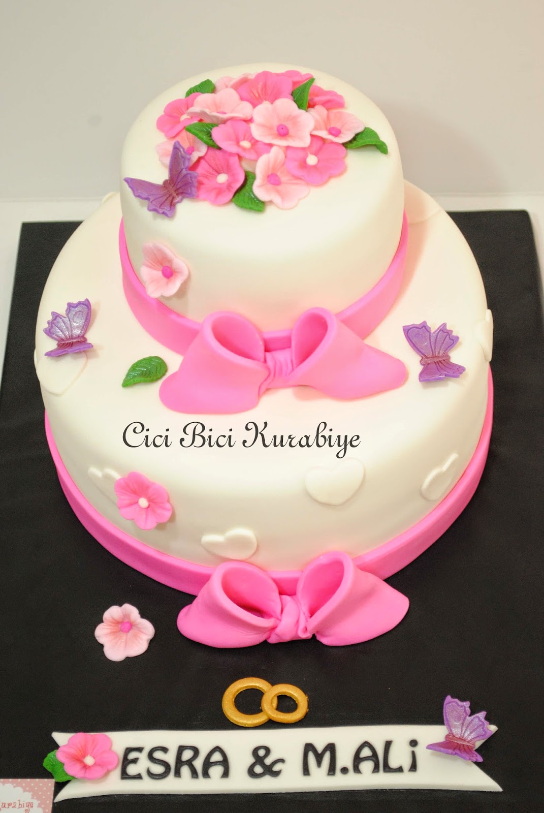 Esra Hanim In 30 Yas Pastasi