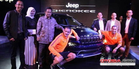 Pemain Juventus 'Kawal' Peluncuran Jeep Cherokee Terbaru