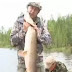 بالفيديو.. الرئيس الروسي بوتين يصطاد سمكة ضخمة ويقبلها 