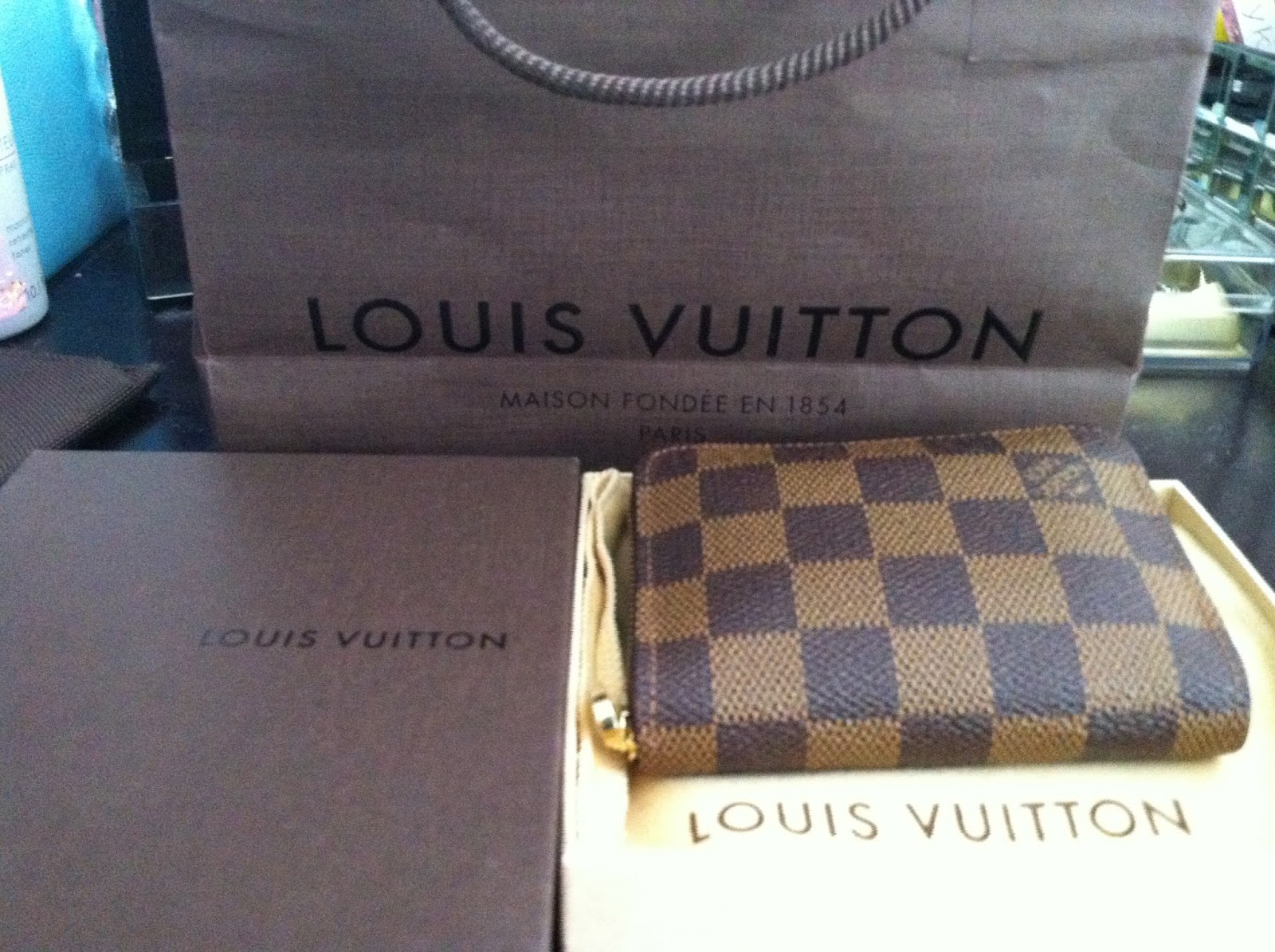 Louis Vuitton Zippy Wallet Review - Curls and Contours