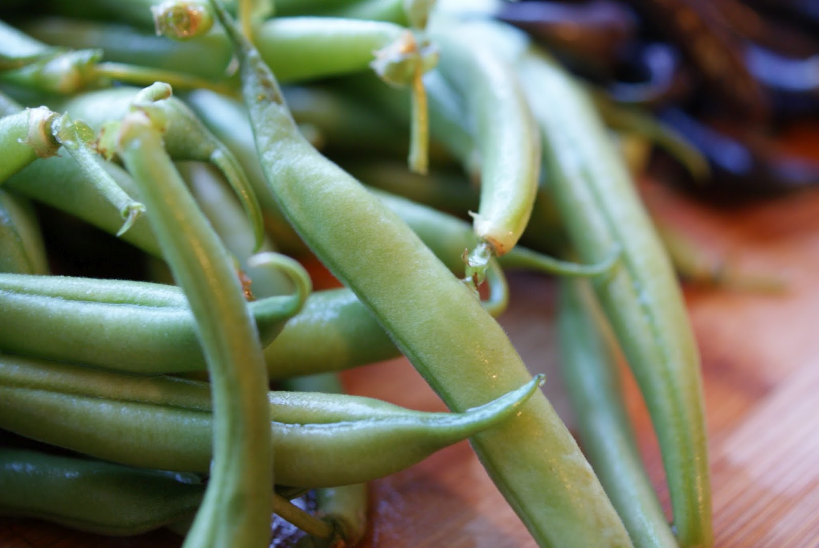 Soused Blueberries Simple Green Beans with Olive Oil, Pine Nuts, and