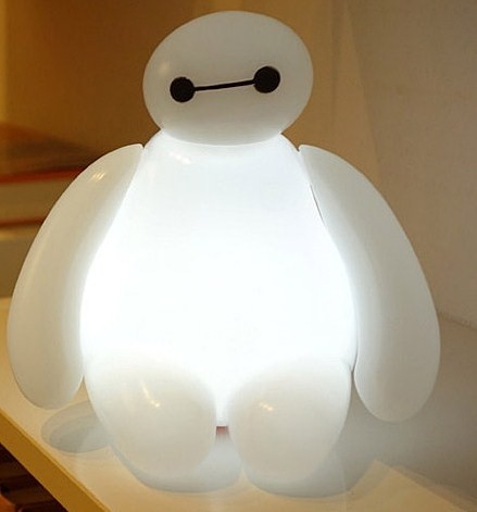 Робот Baymax качающейся головой